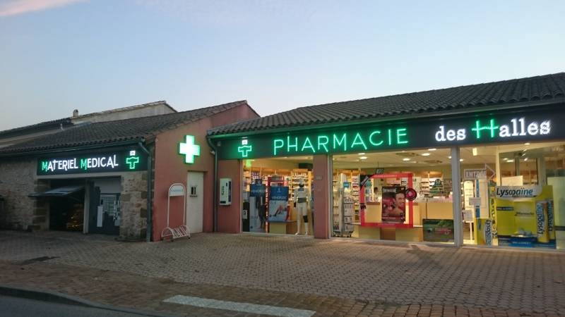Devanture enseigne Pharmacie Les Halles Gard