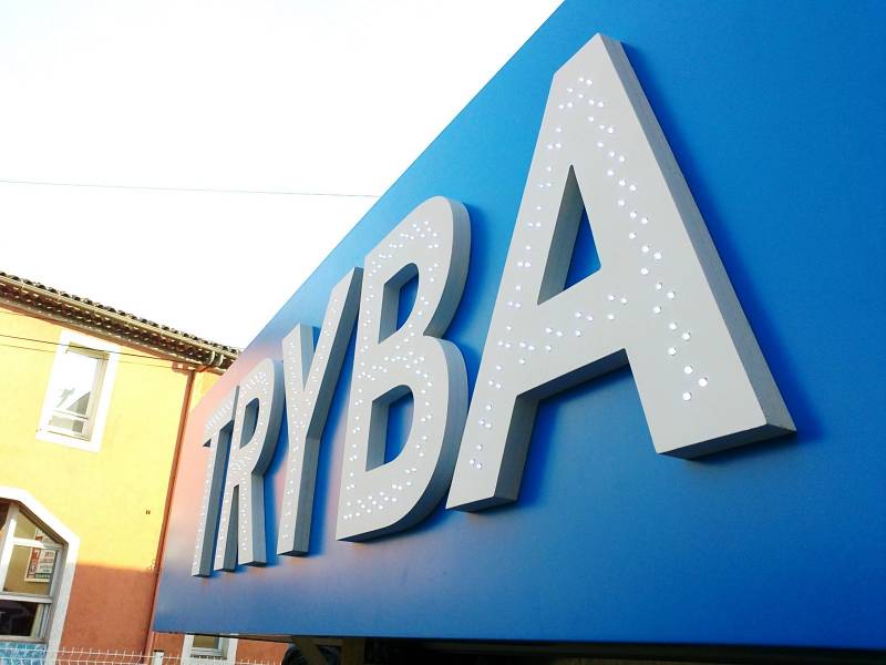 enseigne lettres reliefs lumineuses aubagne