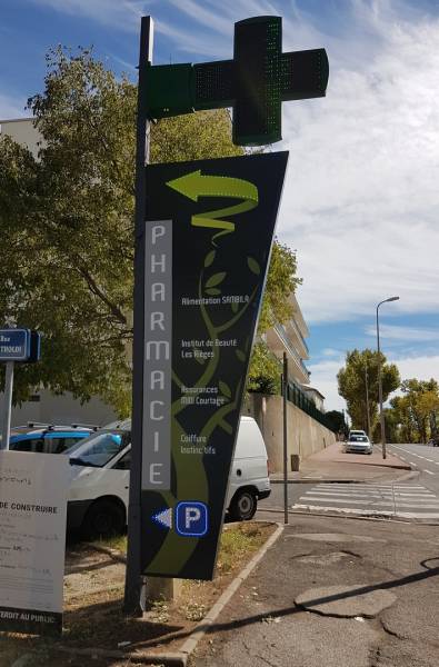totem signalétique pharmacie aix en provence