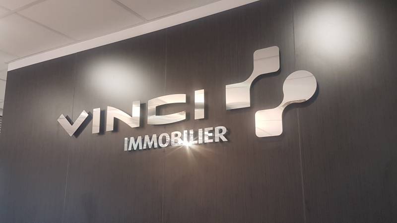 lettrage pour signalétique enseigne nimes