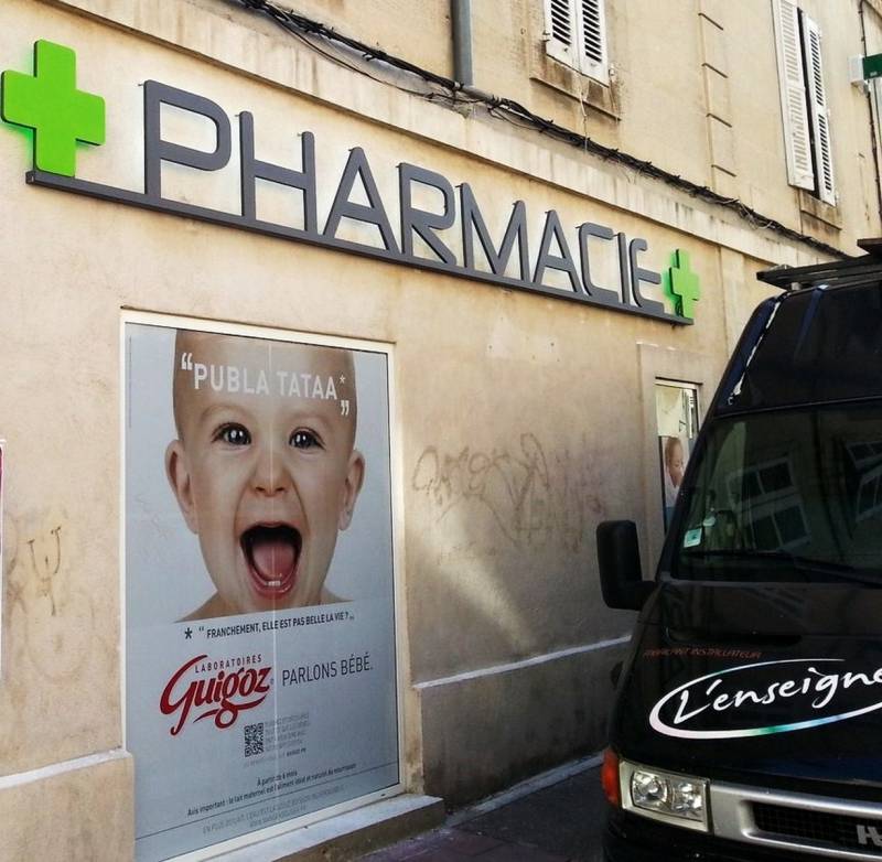 enseigne et croix à diodes pharmacie avignon