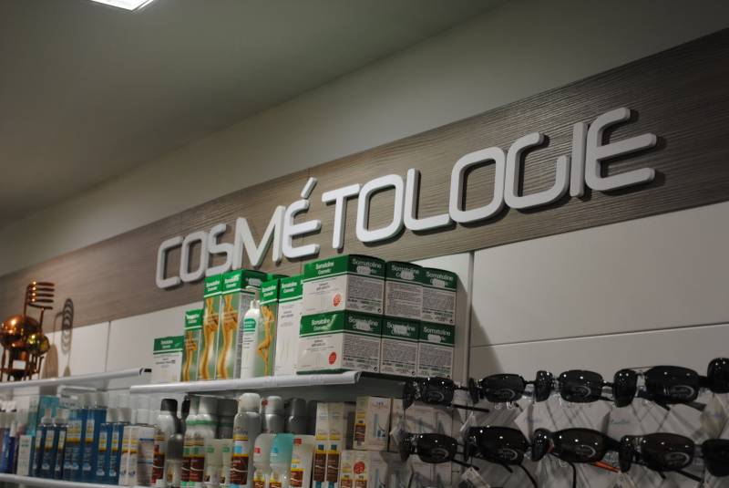 signalétique intérieur pharmacie nimes