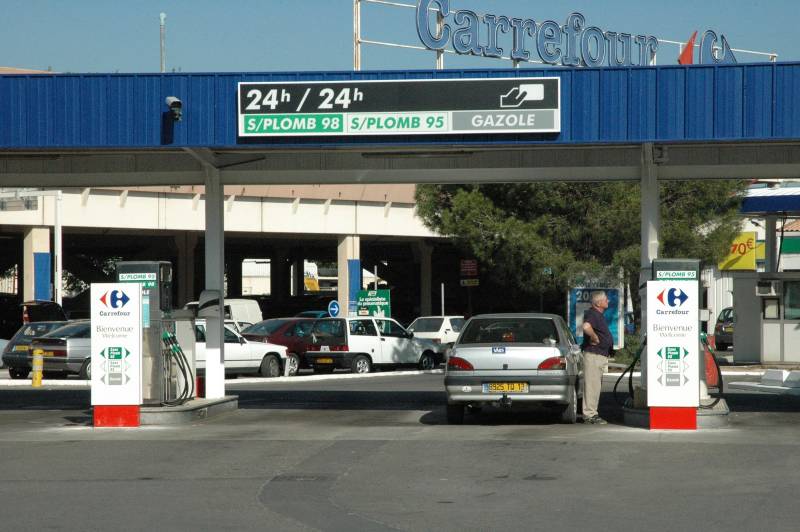 caisson lumineux station service martigues