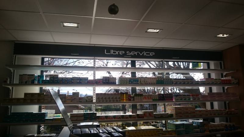 signalétique intérieure et croix de pharmacie marseille