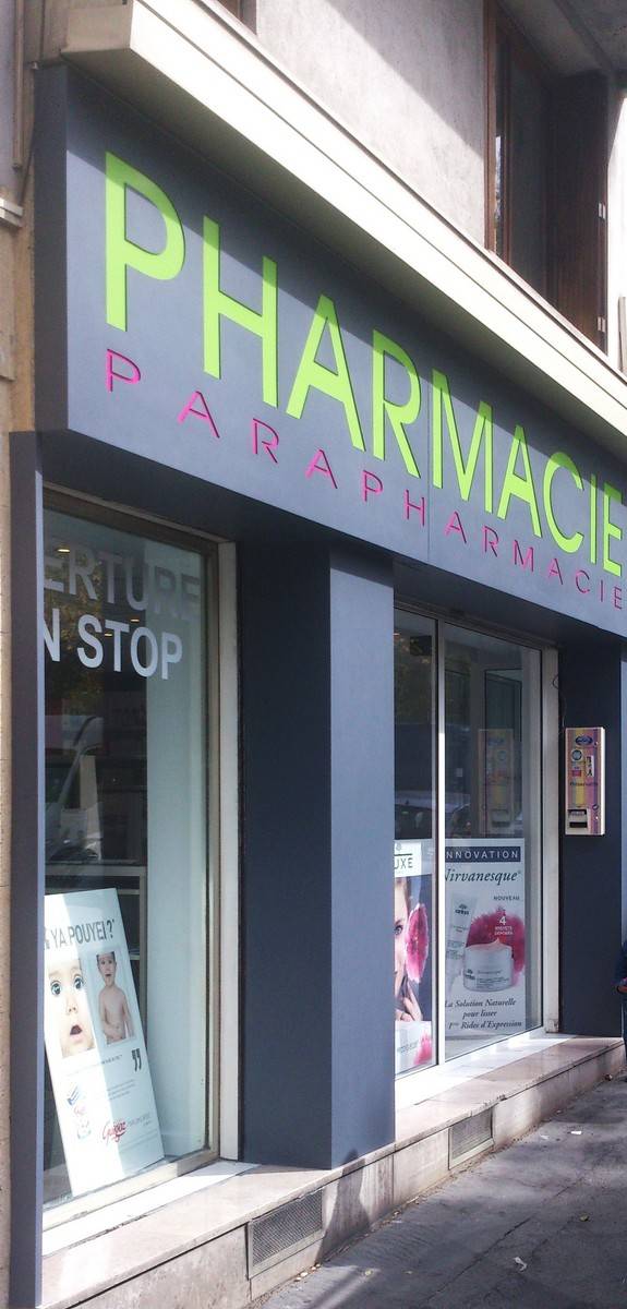 habillage de façade enseigne pharamcie marseille