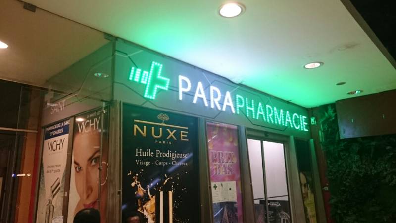 Enseigne et croix de pharmacie marseille