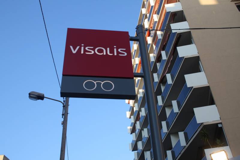 caisson drapeau lumineux opticien