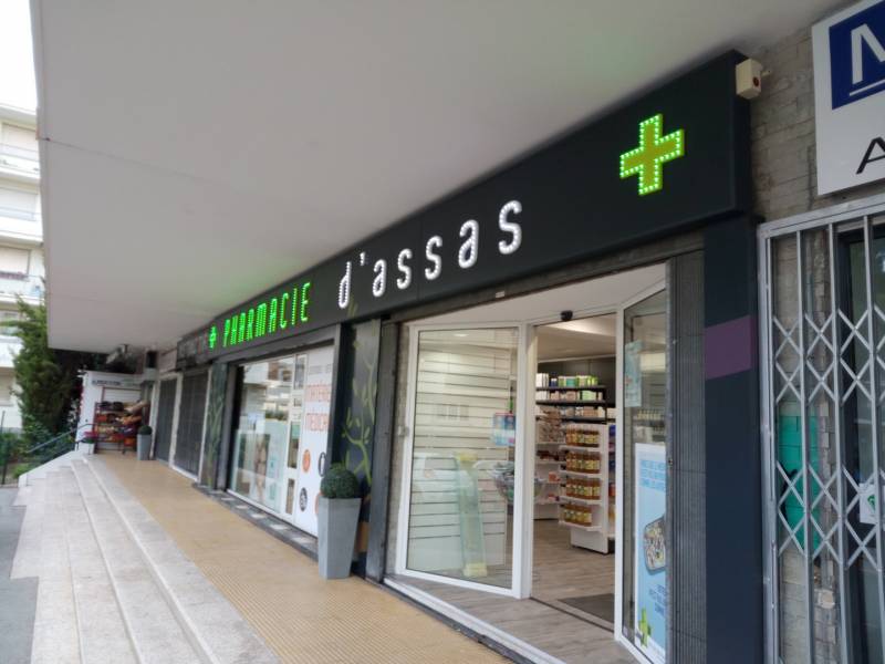 enseigne et croix de pharmacie montpeliier