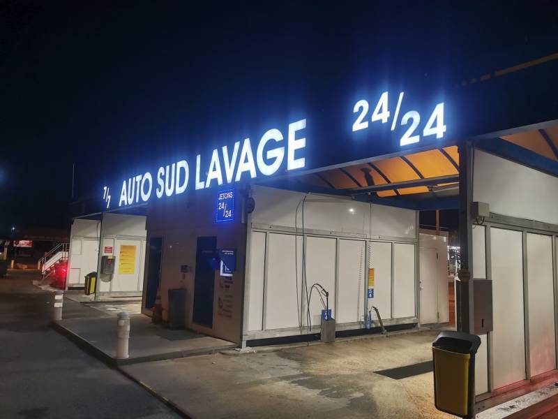 enseigne en lettres boitiers lumineuses vitrolles