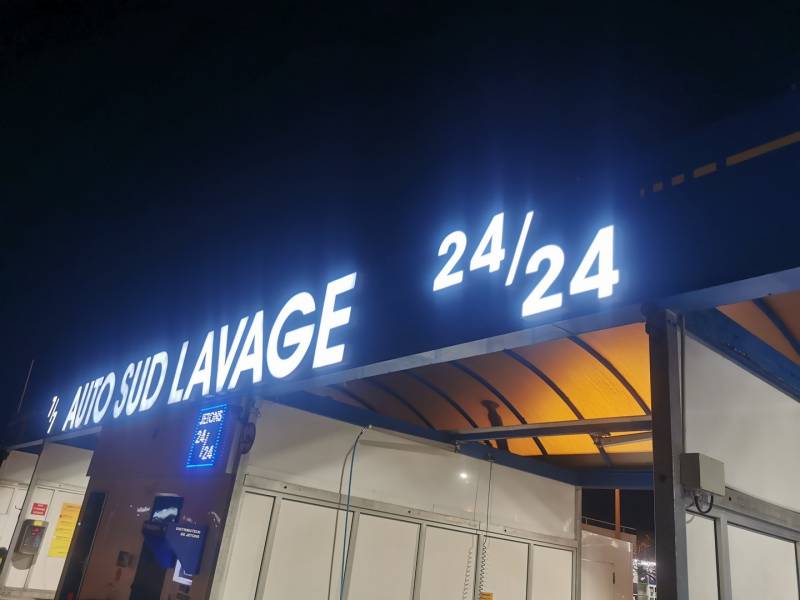 enseigne en lettres boitiers lumineuses miramas