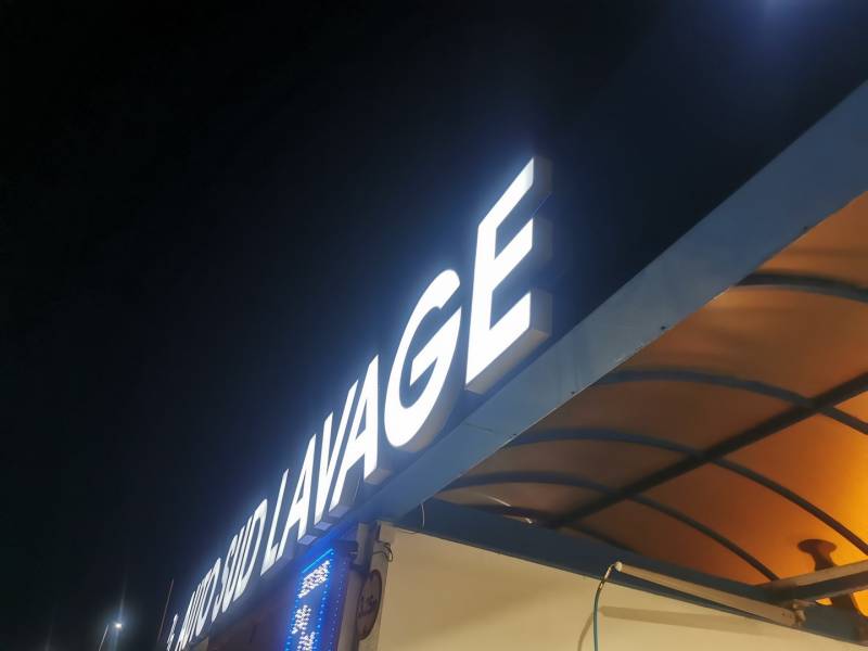 enseigne en lettres boitiers lumineuses salon de provence