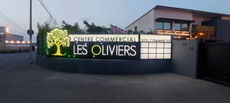 Enseigne caisson lumineux vitrolles