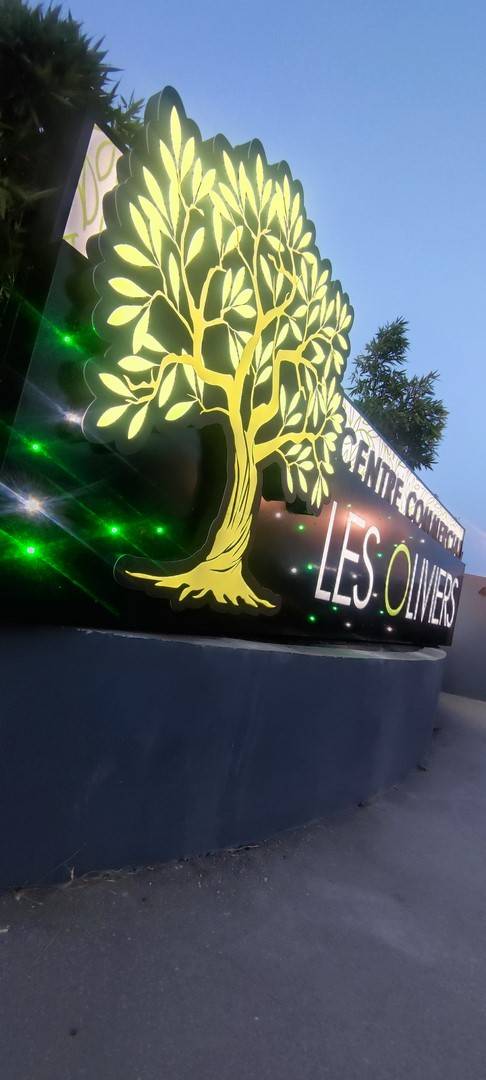 Enseigne caisson lumineux fos sur mer