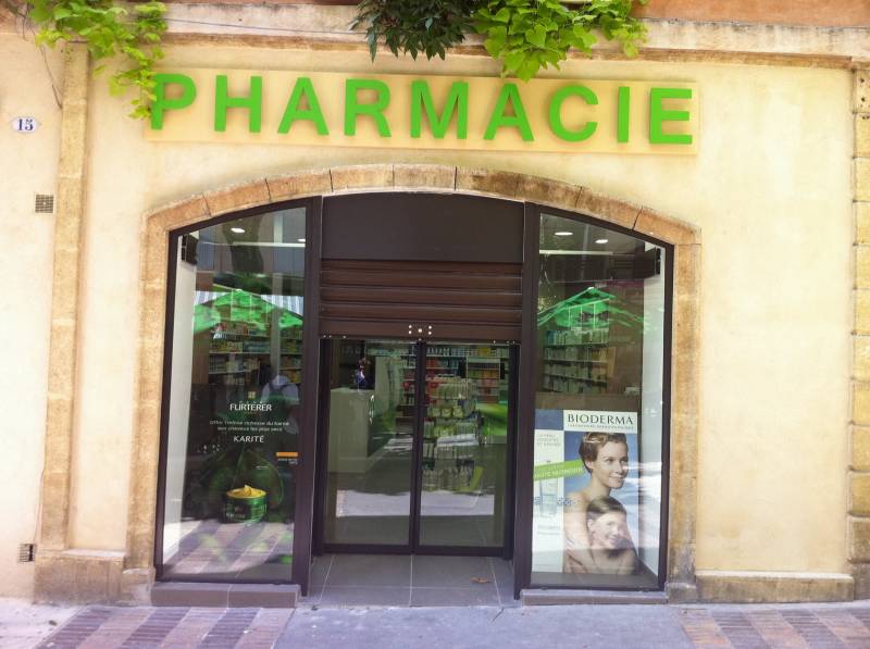 Banque d'accueil lumineuse pharmacie istres