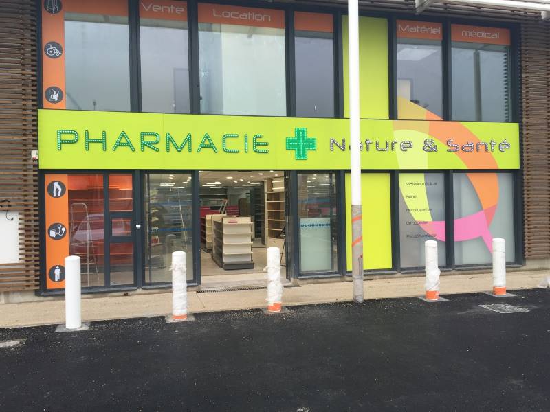 Devanture enseigne pharmacie visibilité depuis route Saint-Gély-Du-Fesc