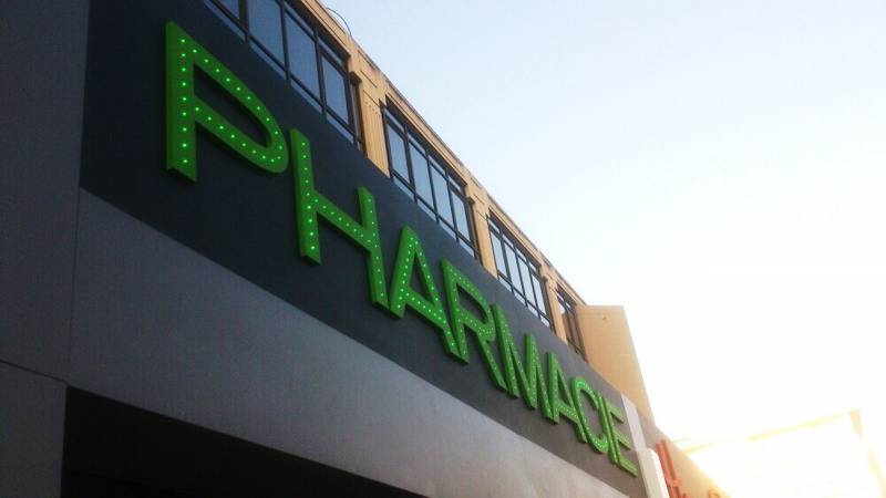lettres lumineuses enseigne pharmacie martigues