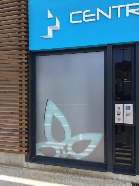 Impression adhésive sur comptoir Pharmacie Pérols