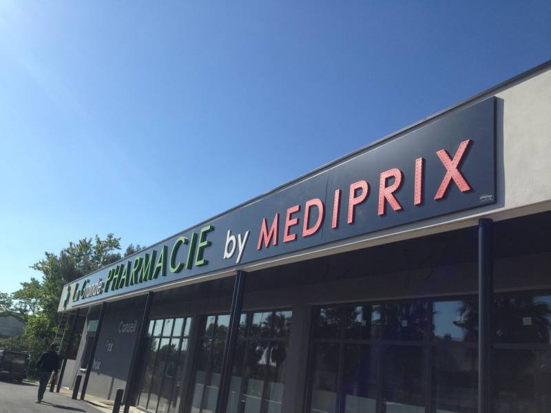 enseigne lumineuse pharmacie marignane