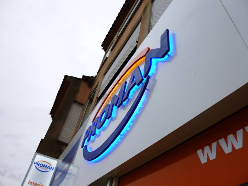 signalétique lumineuse port de bouc