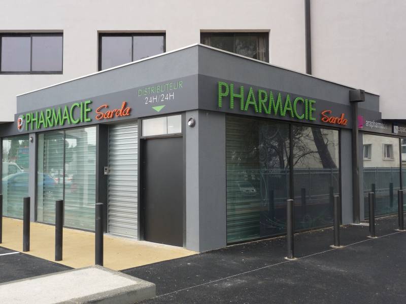 enseigne lumineuse avec lettres reliefs béziers