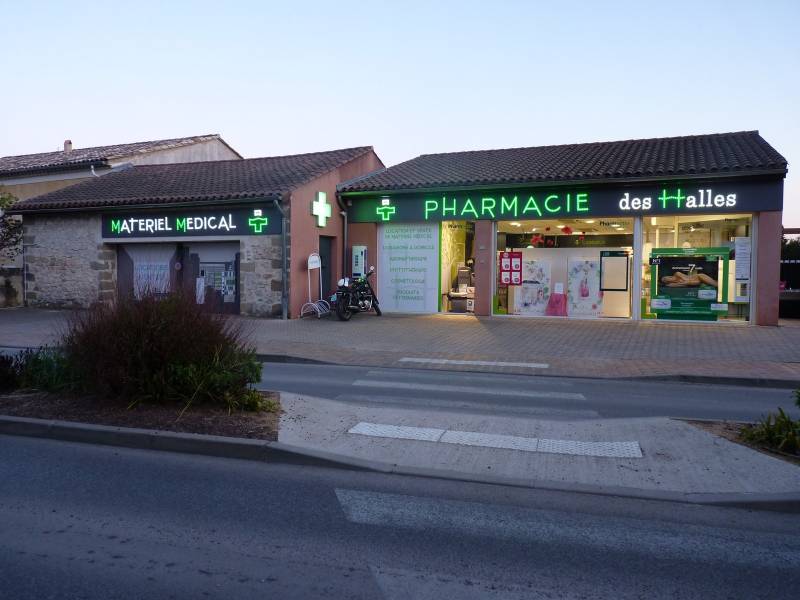 Intérieur Pharmacie Lettres reliefs nimes