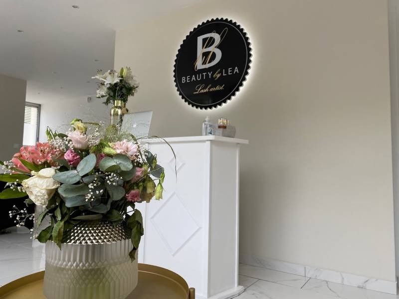 Logo lumineux décoration intérieur fos-sur-mer