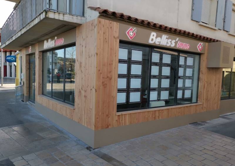 habillage de façade en lame de bois commerce martigues