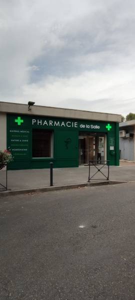 habillage de façade enseigne pharmacie miramas