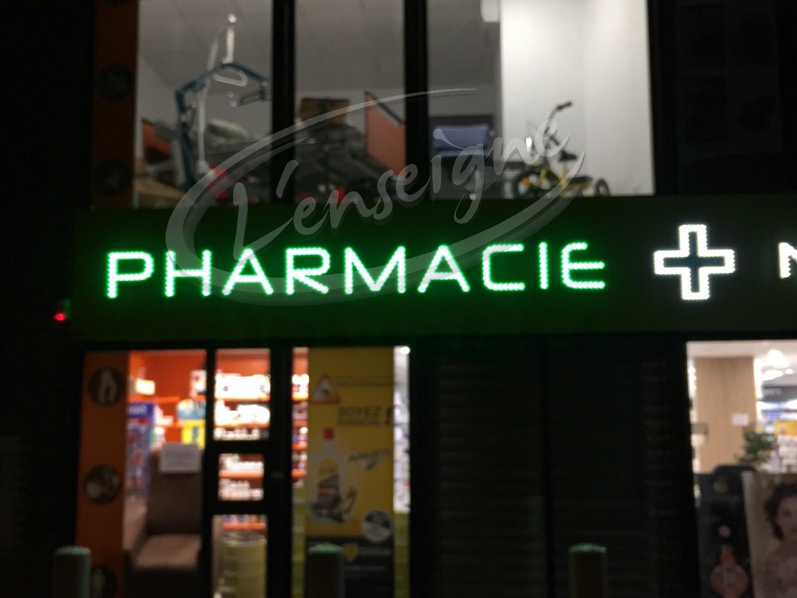 Enseigne Lumineuse Pharmacie Vue de nuit Marseille