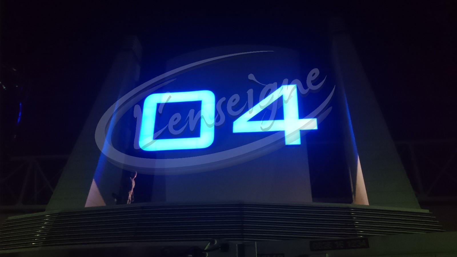 enseigne lumineuse centre commerciale nimes