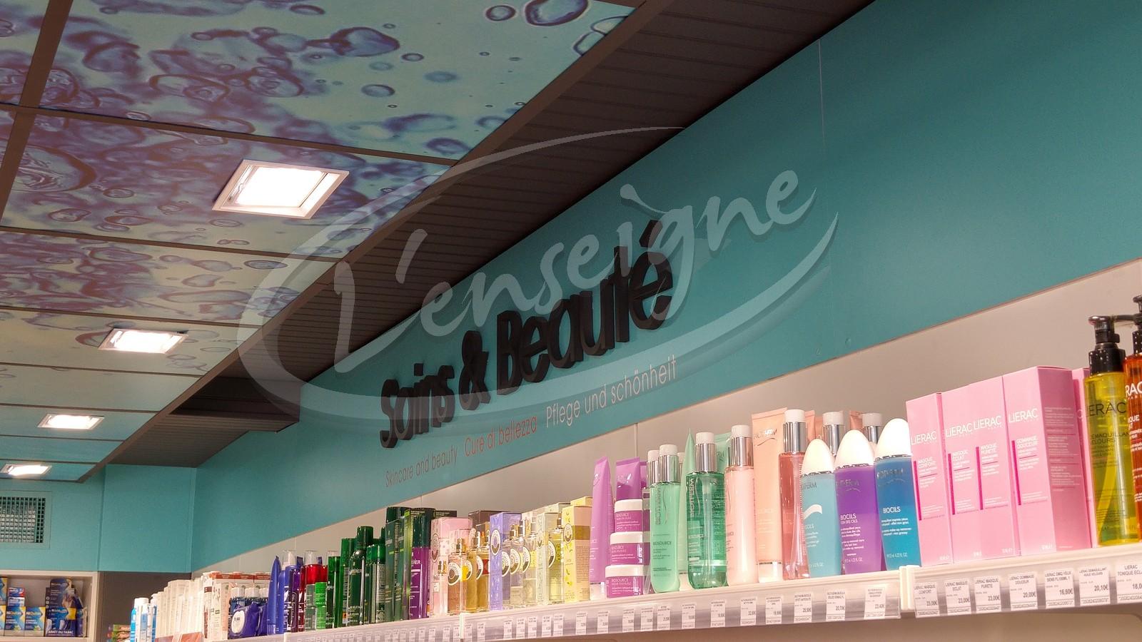 Lettres reliefs et décoration adhésive plafond bandol