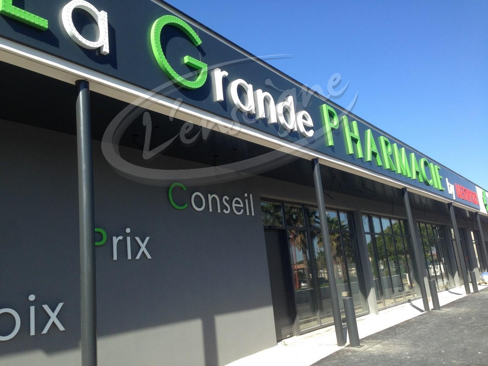 Enseigne en lettres reliefs à diodes à proximité de Marseille