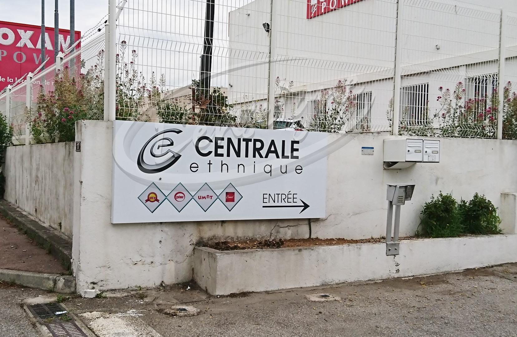 Panneaux publicitaires pour la société Centrale Ethnique à Vitrolles.