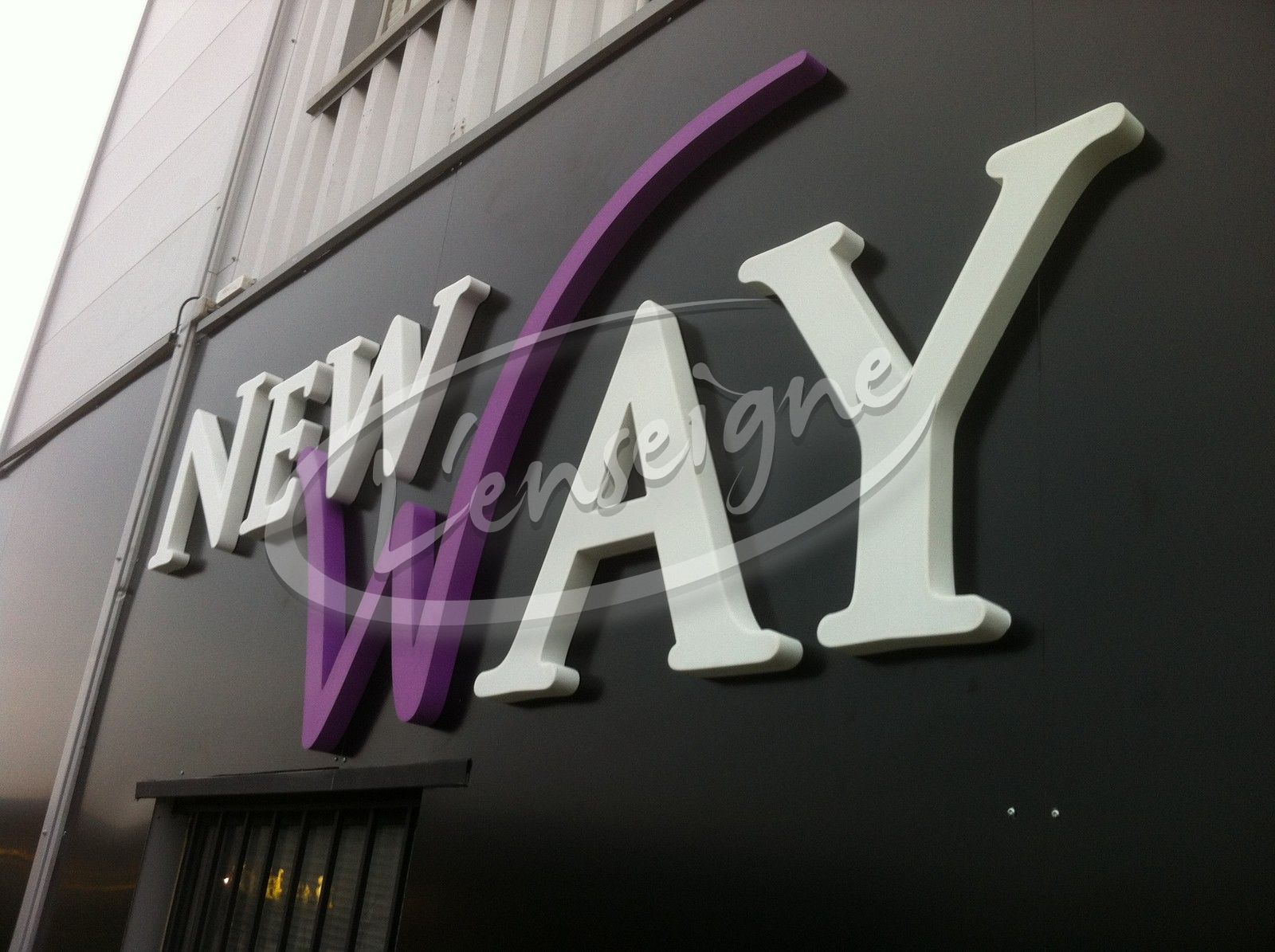 enseigne lumineuse de magasin st mitre les remparts