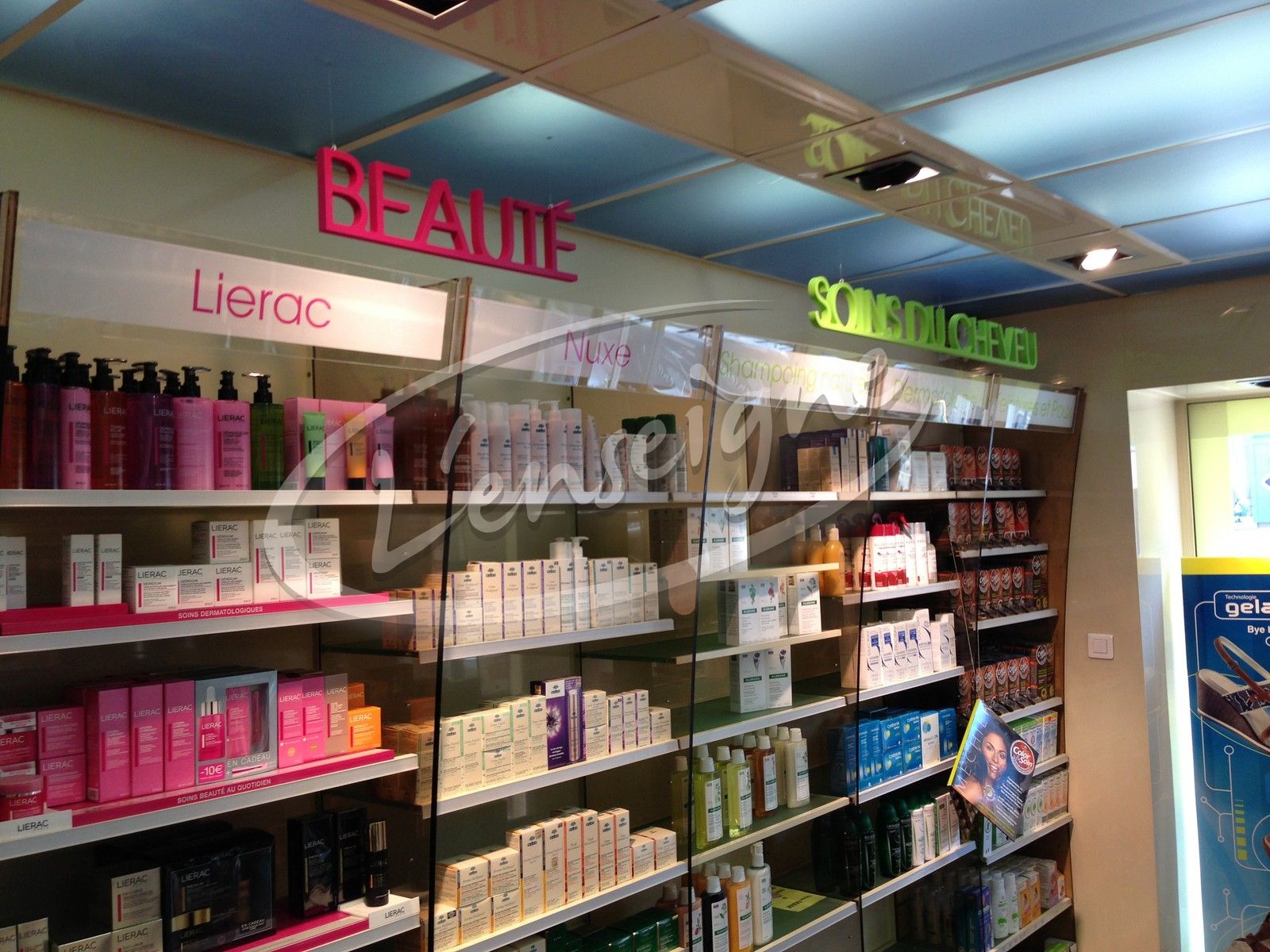 signalétique suspendue au plafond aix en provence