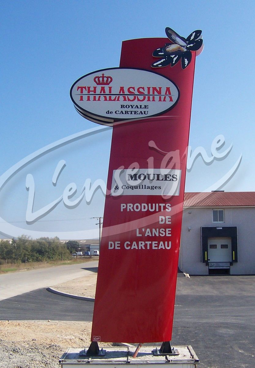Totem incliné pour magasin miramas