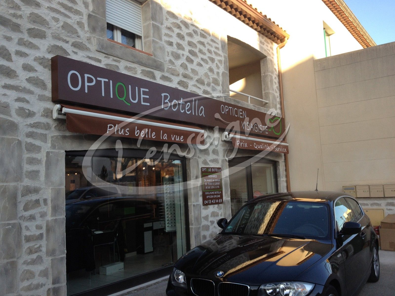 enseigne de magasin côte bleue