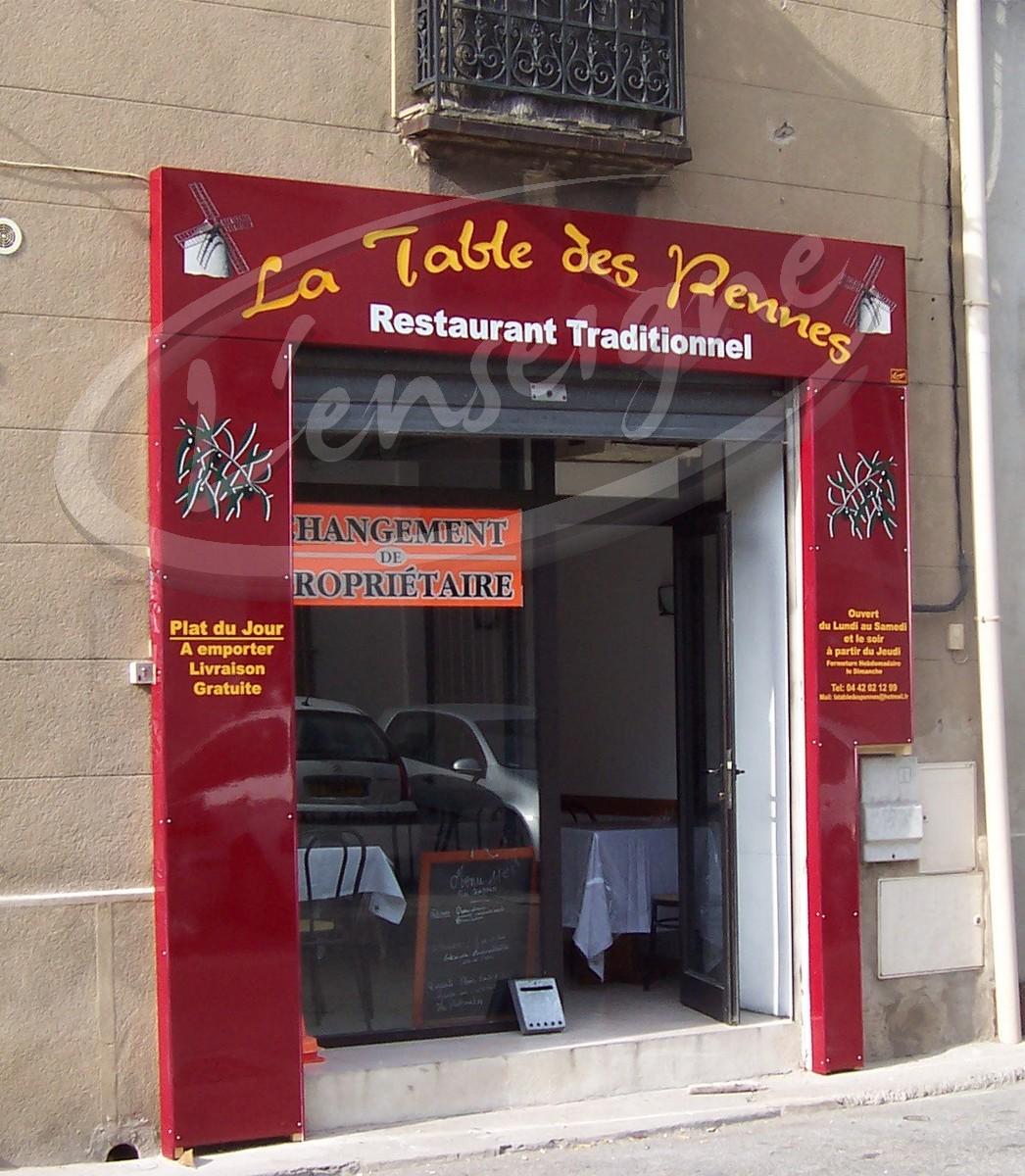 caissons lumineux avec textes évidés plan de campagne