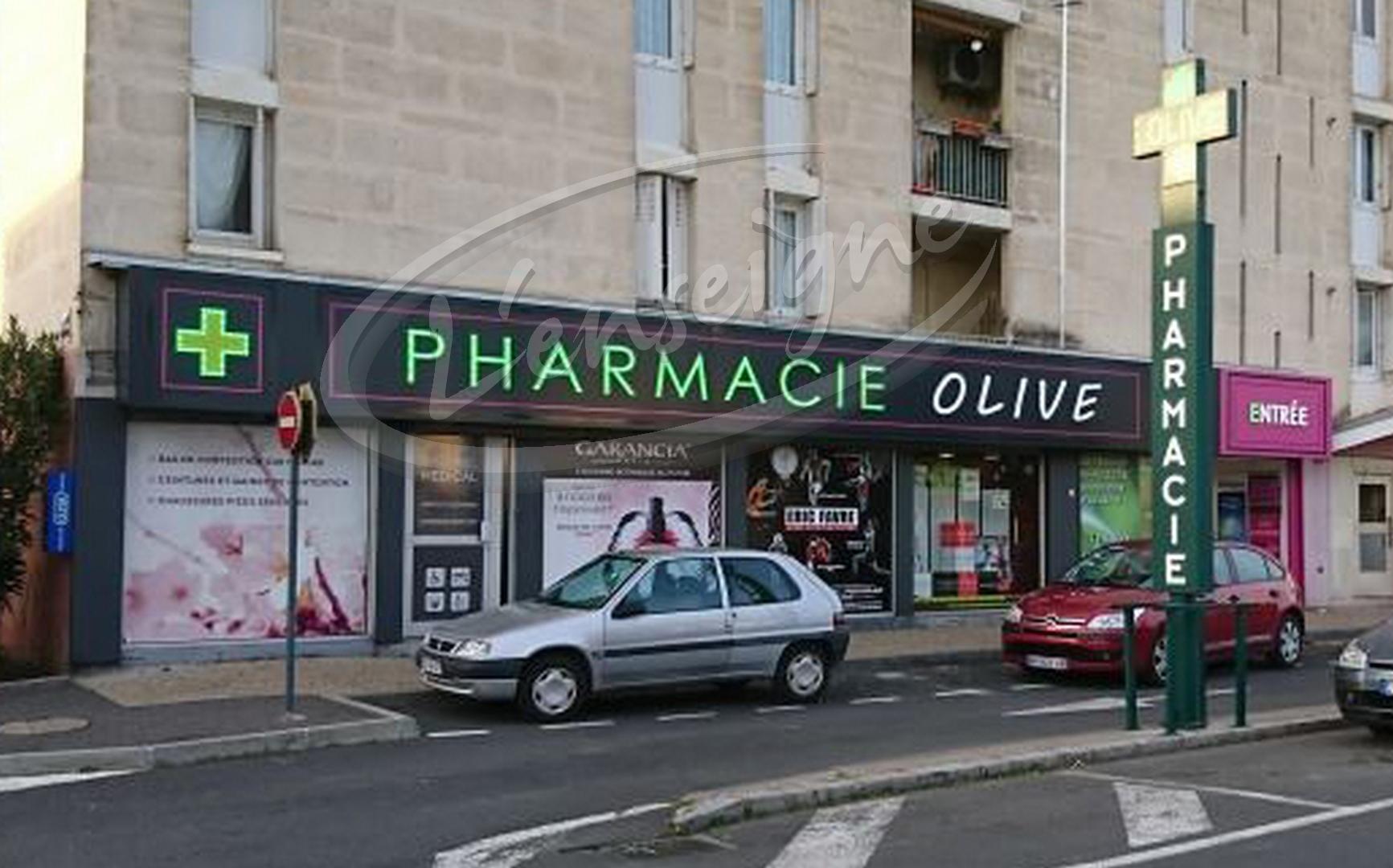 Totem pharmacie à Aix en Provence