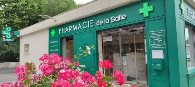 habillage de façade enseigne pharmacie vitrolles