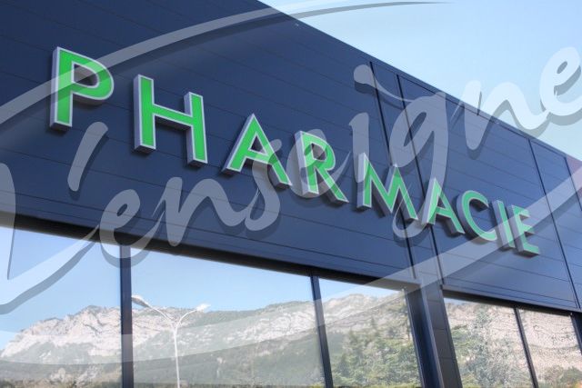 enseigne lumineuse pharmacie sisteron