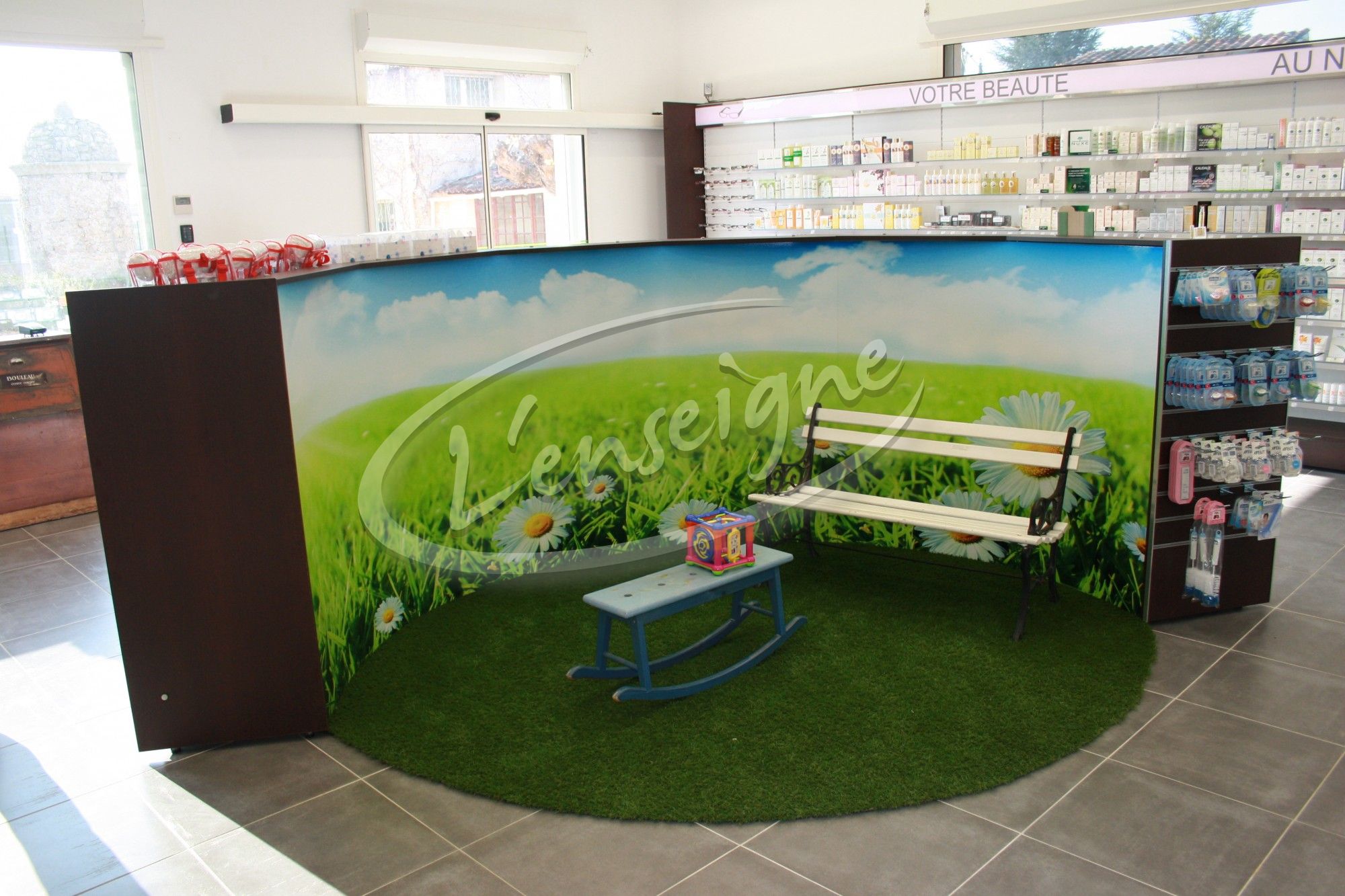 Décoration de meuble de pharmacie nimes