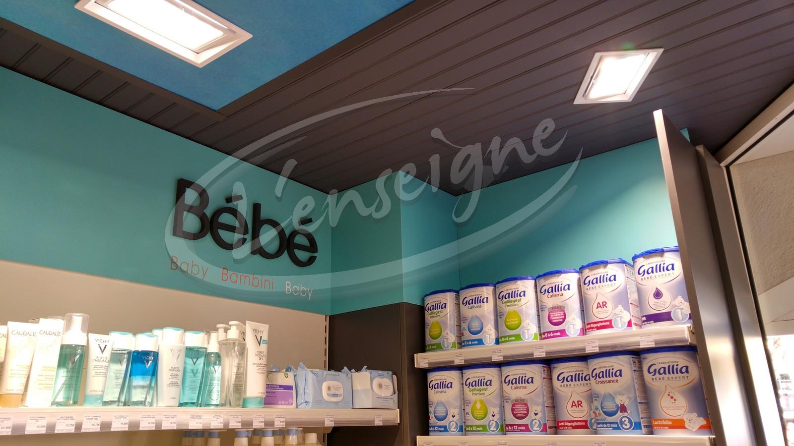 Lettres reliefs angle de boutique Saint Tropez