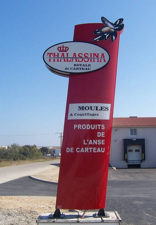 totem signalétique incliné port saint louis du rhone